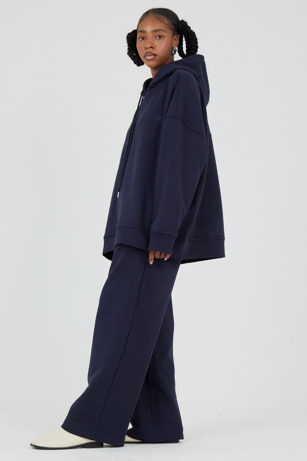 Le Hoodie Bleu Nuit